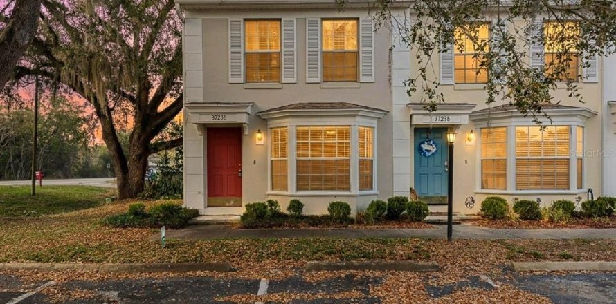 Townhouse in Dade City, Florida 2 bedrooms, 97.64 sq.m. № 2143629