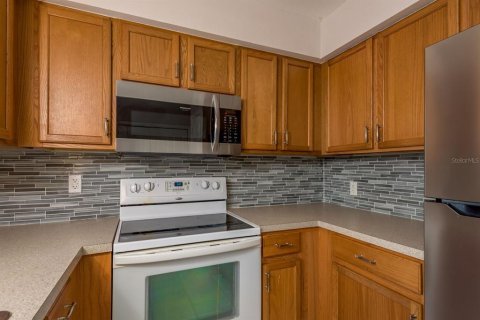 Townhouse in Dade City, Florida 2 bedrooms, 97.64 sq.m. № 2143629 - photo 15