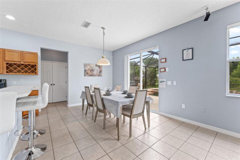 House in Davenport, Florida 4 bedrooms, 248.61 sq.m. № 2112953 - photo 13