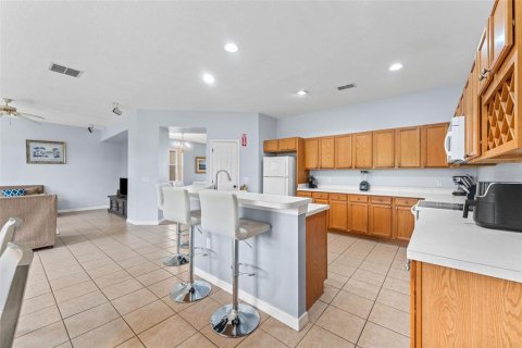 House in Davenport, Florida 4 bedrooms, 248.61 sq.m. № 2112953 - photo 9