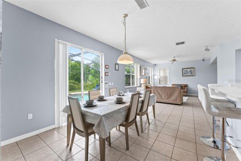 House in Davenport, Florida 4 bedrooms, 248.61 sq.m. № 2112953 - photo 14