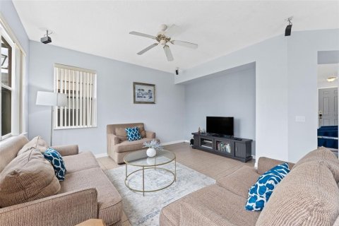 House in Davenport, Florida 4 bedrooms, 248.61 sq.m. № 2112953 - photo 5