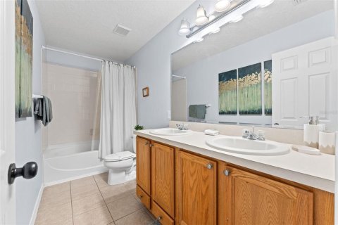 House in Davenport, Florida 4 bedrooms, 248.61 sq.m. № 2112953 - photo 28