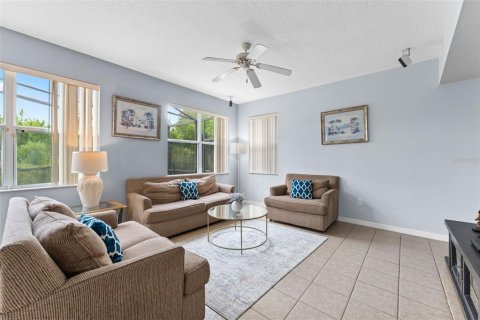 House in Davenport, Florida 4 bedrooms, 248.61 sq.m. № 2112953 - photo 6