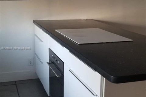 Condominio en alquiler en Sunny Isles Beach, Florida, 1 dormitorio, 71.26 m2 № 2027118 - foto 2