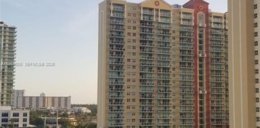 Condominio en Sunny Isles Beach, Florida, 1 dormitorio № 2027118