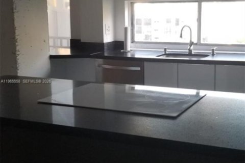 Condominio en alquiler en Sunny Isles Beach, Florida, 1 dormitorio, 71.26 m2 № 2027118 - foto 6