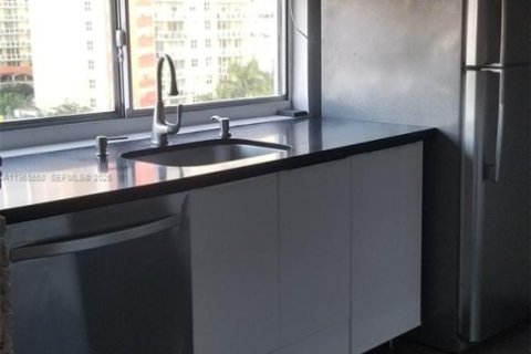 Condominio en alquiler en Sunny Isles Beach, Florida, 1 dormitorio, 71.26 m2 № 2027118 - foto 3