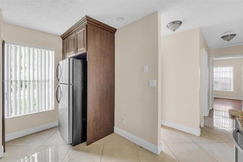 Villa ou maison à vendre à Tamarac, Floride: 3 chambres, 98.38 m2 № 1921968 - photo 11