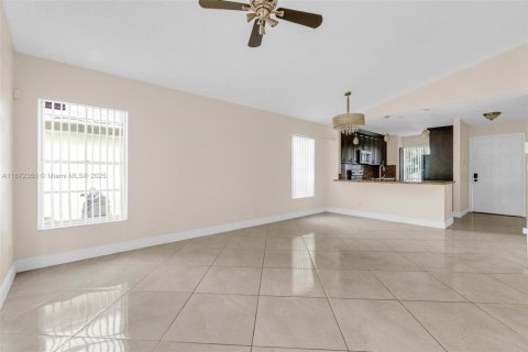 Villa ou maison à vendre à Tamarac, Floride: 3 chambres, 98.38 m2 № 1921968 - photo 21