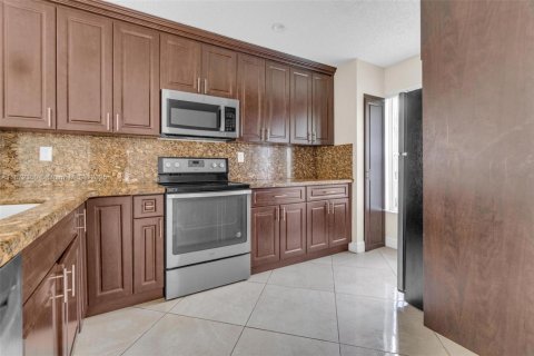 Villa ou maison à vendre à Tamarac, Floride: 3 chambres, 98.38 m2 № 1921968 - photo 7