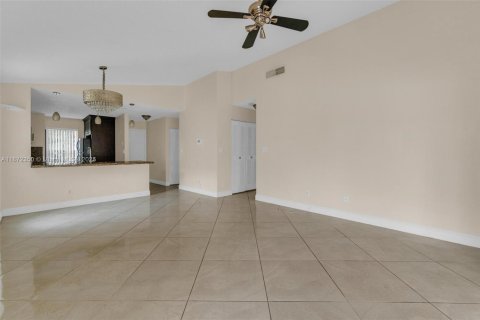 Villa ou maison à vendre à Tamarac, Floride: 3 chambres, 98.38 m2 № 1921968 - photo 19