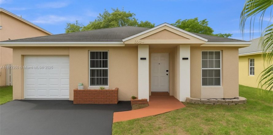 House in Tamarac, Florida 3 bedrooms, 98.38 sq.m. № 1921968