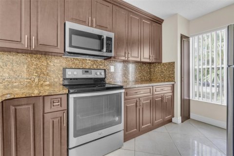 Villa ou maison à vendre à Tamarac, Floride: 3 chambres, 98.38 m2 № 1921968 - photo 8