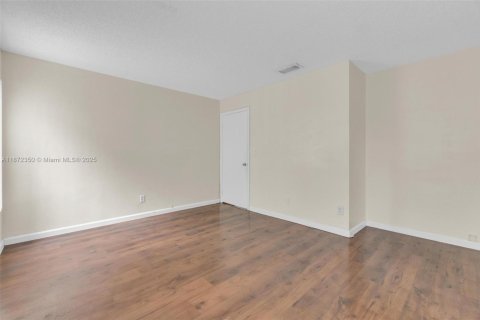 Villa ou maison à vendre à Tamarac, Floride: 3 chambres, 98.38 m2 № 1921968 - photo 28