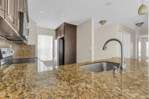 Villa ou maison à vendre à Tamarac, Floride: 3 chambres, 98.38 m2 № 1921968 - photo 13