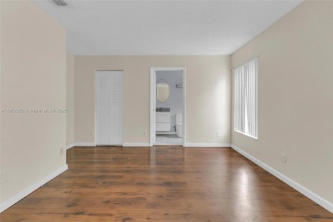 Villa ou maison à vendre à Tamarac, Floride: 3 chambres, 98.38 m2 № 1921968 - photo 27