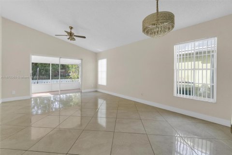 Villa ou maison à vendre à Tamarac, Floride: 3 chambres, 98.38 m2 № 1921968 - photo 16