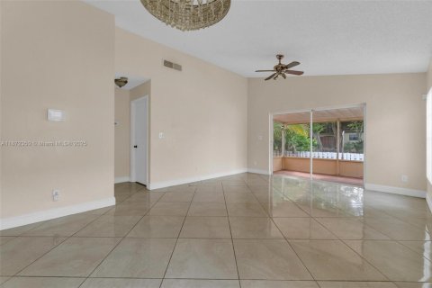 Villa ou maison à vendre à Tamarac, Floride: 3 chambres, 98.38 m2 № 1921968 - photo 18