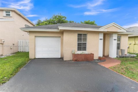 Villa ou maison à vendre à Tamarac, Floride: 3 chambres, 98.38 m2 № 1921968 - photo 6
