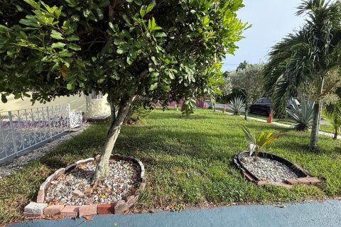 House in Plantation, Florida 3 bedrooms, 140.84 sq.m. № 2188199 - photo 8