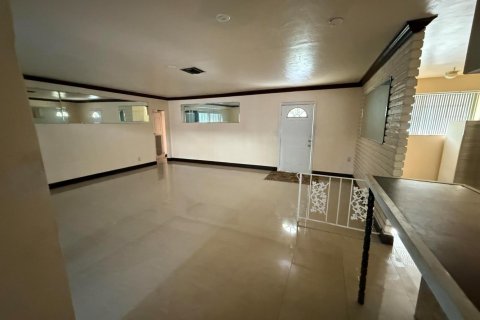 House in Plantation, Florida 3 bedrooms, 140.84 sq.m. № 2188199 - photo 27