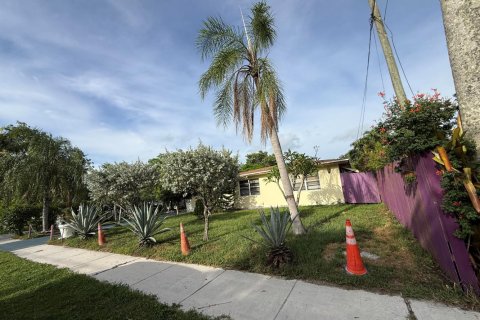 House in Plantation, Florida 3 bedrooms, 140.84 sq.m. № 2188199 - photo 7
