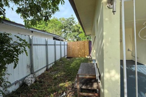 House in Plantation, Florida 3 bedrooms, 140.84 sq.m. № 2188199 - photo 9
