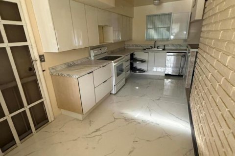 House in Plantation, Florida 3 bedrooms, 140.84 sq.m. № 2188199 - photo 24