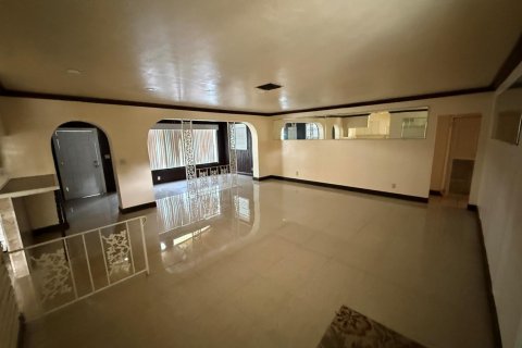 House in Plantation, Florida 3 bedrooms, 140.84 sq.m. № 2188199 - photo 12