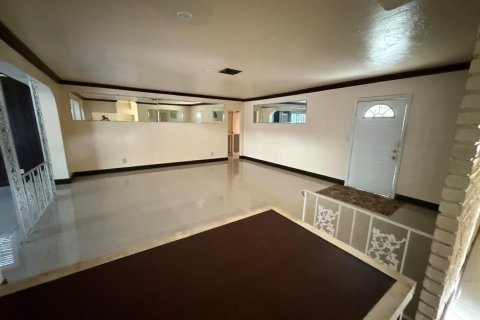 House in Plantation, Florida 3 bedrooms, 140.84 sq.m. № 2188199 - photo 25