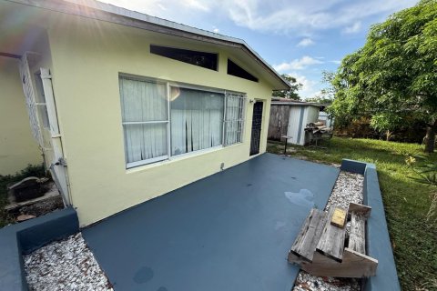 House in Plantation, Florida 3 bedrooms, 140.84 sq.m. № 2188199 - photo 30