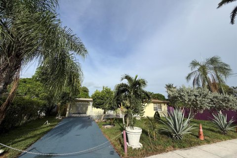House in Plantation, Florida 3 bedrooms, 140.84 sq.m. № 2188199 - photo 5