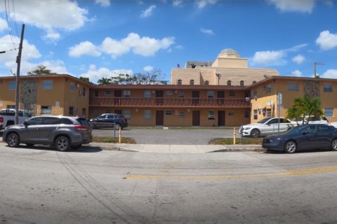 Commercial property in Miami, Florida № 1940373 - photo 2