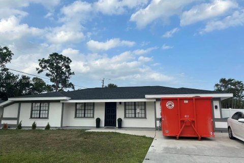 House in Port St. Lucie, Florida 2 bedrooms, 123 sq.m. № 2043316