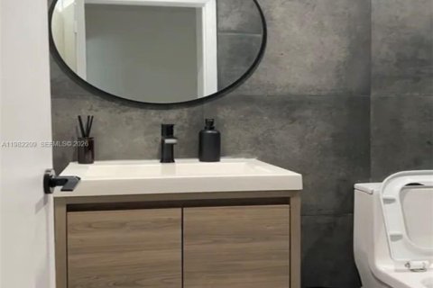 House in Port St. Lucie, Florida 2 bedrooms, 123 sq.m. № 2043316 - photo 4