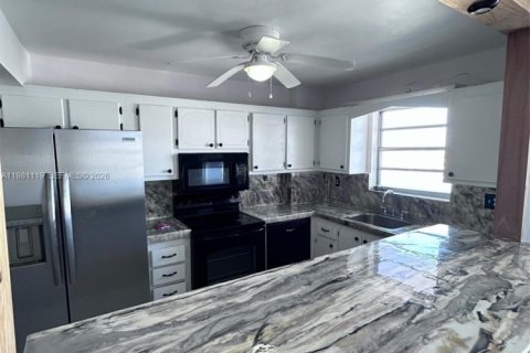 Copropriété à louer à Hallandale Beach, Floride: 2 chambres, 121.79 m2 № 2046889 - photo 5