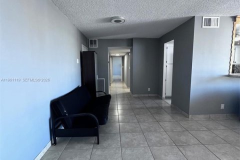 Copropriété à louer à Hallandale Beach, Floride: 2 chambres, 121.79 m2 № 2046889 - photo 3