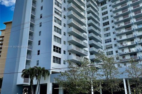 Condo à Hallandale Beach, Floride, 2 chambres  № 2046889