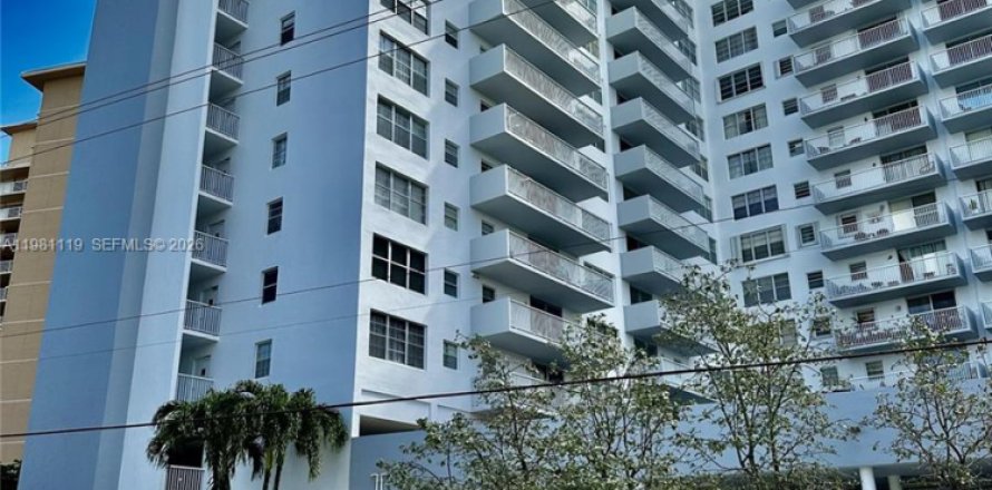 Condo à Hallandale Beach, Floride, 2 chambres  № 2046889