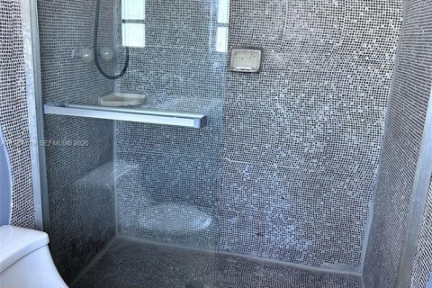 Copropriété à louer à Hallandale Beach, Floride: 2 chambres, 121.79 m2 № 2046889 - photo 13