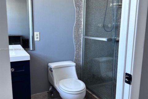Copropriété à louer à Hallandale Beach, Floride: 2 chambres, 121.79 m2 № 2046889 - photo 10
