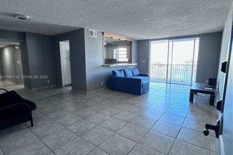 Copropriété à louer à Hallandale Beach, Floride: 2 chambres, 121.79 m2 № 2046889 - photo 2