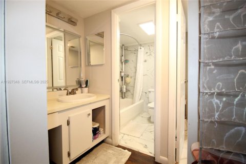 Condominio en venta en Aventura, Florida, 1 dormitorio, 84.82 m2 № 2077014 - foto 13