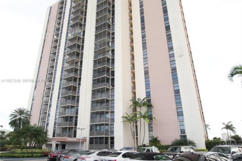 Condominio en Aventura, Florida, 1 dormitorio  № 2077014