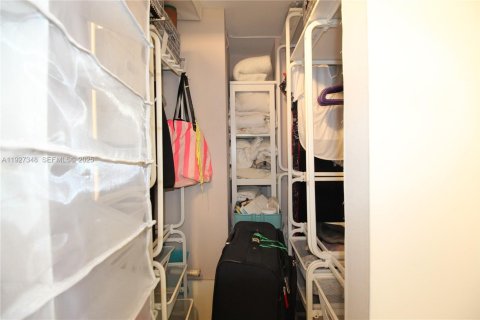 Condominio en venta en Aventura, Florida, 1 dormitorio, 84.82 m2 № 2077014 - foto 18
