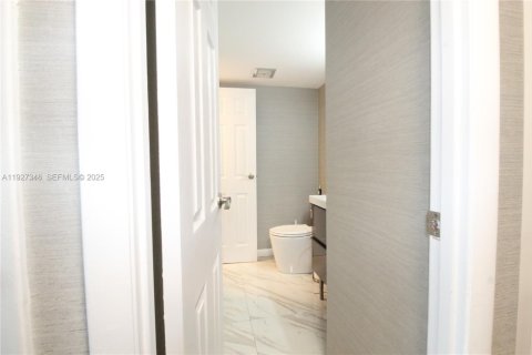 Condominio en venta en Aventura, Florida, 1 dormitorio, 84.82 m2 № 2077014 - foto 16
