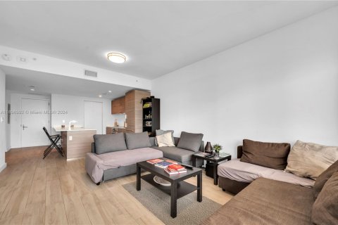 Condo in Miami, Florida, 1 bedroom  № 1450909 - photo 15