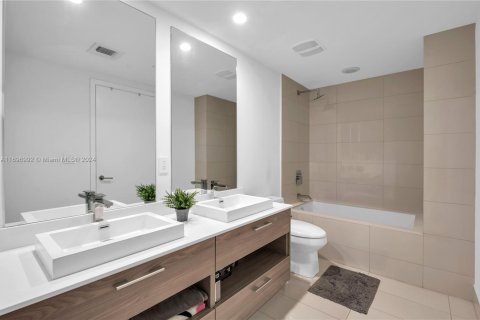 Condo in Miami, Florida, 1 bedroom  № 1450909 - photo 22