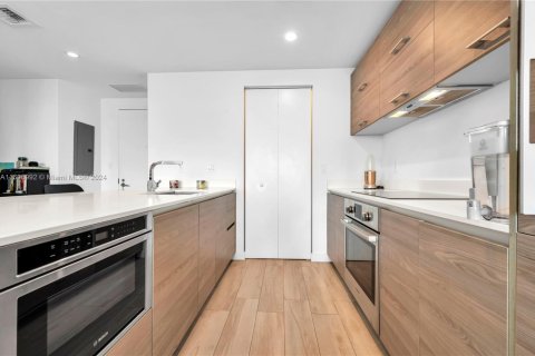 Condo in Miami, Florida, 1 bedroom  № 1450909 - photo 12